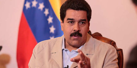 El Presidente acusó de "arremeter" contra la democracia de Venezuela