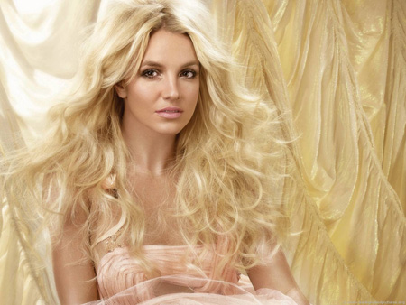 Spears estrena "Ooh La La", canción que sirve de banda sonora de la película "Los Pitufos 2"