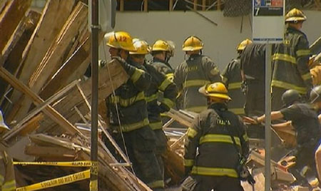 El edificio, de cuatro pisos, se derrumbó en la esquina de las calles 22 y Market Center