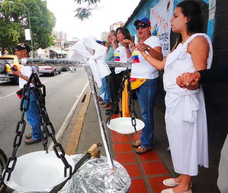 Vecinos, empresarios, deportistas, estudiantes y autoridades municipales se dieron cita a lo largo de más de 2.5km en un recorrido desde la redoma de San Antonio hasta la plaza Bolívar.