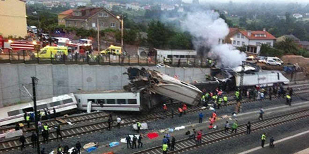 Hasta el lugar de los hechos se desplazaron una decena de ambulancias, Policía Local, Nacional y bomberos
