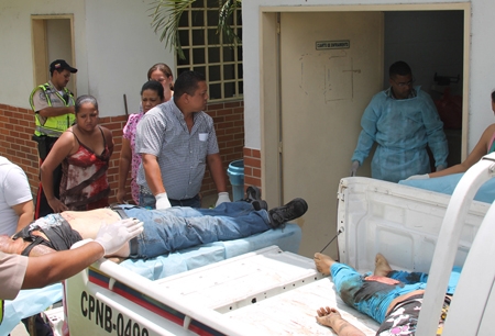 La muerte de Gamboa y sus hijos fue de forma instantánea por lo que se requirió la presencia de especialistas en medicatura forense para que realizaran el levantamiento de los tres cadáveres