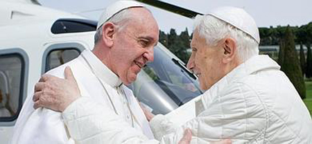 Del encuentro se destacó el buen estad de salud del papa Ratzinger, y también se difundió una fotografía del momento del nuevo abrazo de los dos pontífices