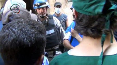 Expertos de la ONU visitaron el lunes el lugar de un presunto ataque con armas químicas cerca de Damasco