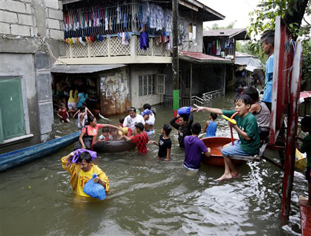 Las lluvias que rodean el fenómeno se extienden por toda la isla de Luzón