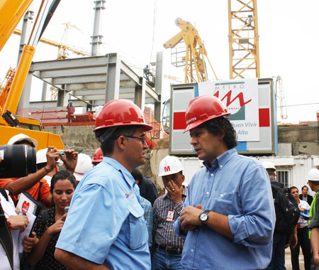 A pocos meses de su inauguración este martes representantes del Consorcio Metro Los Teques verificaron el estado de la construcción del subterráneo tequeño.