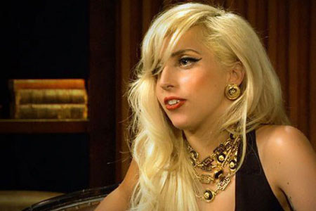 Gaga aseguró que Cyrus, que se convirtió en una estrella Disney con su personaje Hannah Montana, aún es joven