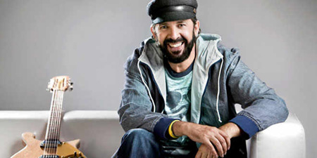 Juan Luis Guerra es el artista elegido este año por una cadena de restaurantes de comida rápida en Nueva York