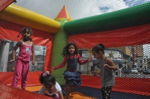 COCHONES INFLABLES niños