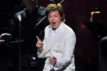 El exBeatle ya sorprendió en la tarde del miércoles a los estudiantes de una escuela secundaria en Nueva York