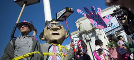 Manifestantes exigieron reforma en la ley que autoriza espionaje electrónico