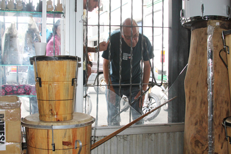Topos abrieron boquete para hurtar instrumentos musicales