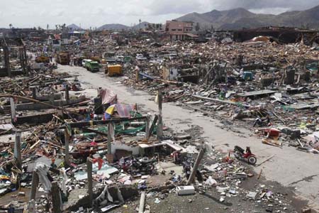 El puerto pesquero quedó totalmente desbastado ante el tifón más fuerte del 2013