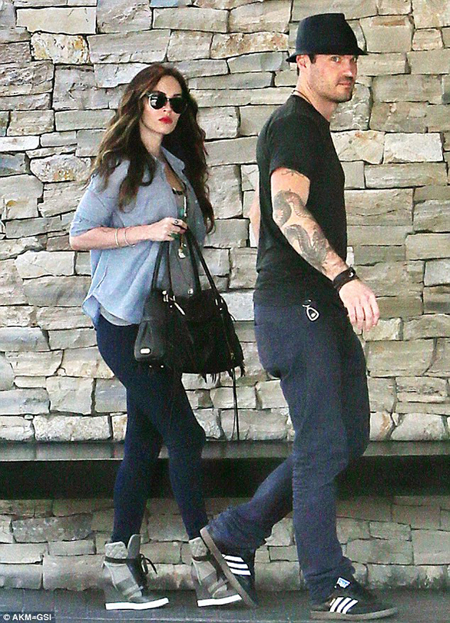 Las fotos fueron tomadas cuando acudía a una cita para almorzar junto a su esposo, Brian Austin Green