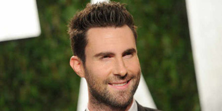 Adam Levine se metió en el sector de la moda con su propia línea de ropa para la cadena de tiendas Kmart, y recientemente lanzó una línea de fragancias para hombres