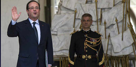 En su segundo día de visita, hoy, el presidente francés se reunirá con el príncipe heredero saudí, Salman bin Adelazi, y participará en un foro económico franco-saudí