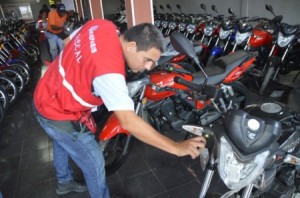 Motos
