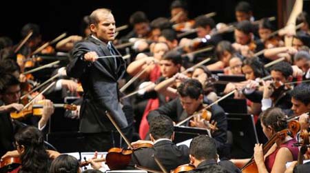 La Semana de la Percusión 2013, en homenaje al maestro Edgar Saume, forma parte de la programación que ofrece en diciembre el Sistema Nacional de Orquestas y Coros Juveniles e Infantiles de Venezuela