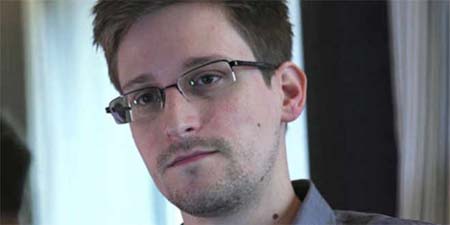 Edward Snowden está acusado en Estados Unidos de espionaje y de robo de documentos de Estado tras haber revelado la existencia de un programa de espionaje a gran escala del gobierno de Washington
