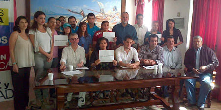 Los promotores de la actividad invitaron a la población a suscribirse al comunicado en rechazo a la violencia