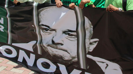 Cientos de personas han protestado manifestando apoyo a Iván Simonovis