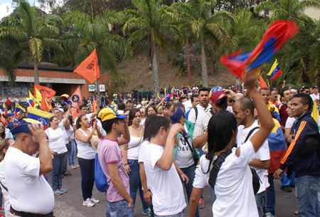 * Movimiento cívico estudiantil convocó a una nueva movilización hoy por la carretera Panamericana con el apoyo de la sociedad civil altomirandina y organizaciones políticas