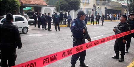 La fiscalía desconoce por el momento el móvil del crimen y busca ahora al delincuente, que logró fugarse