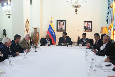 El presidente Nicolás Maduro aseguró que reunión con voceros de la MUD "mandará mensaje de paz para Venezuela"