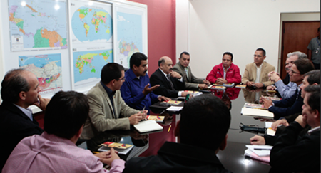 Gobierno y empresarios se reunieron para discutir sobre la "nueva ofensiva económica" promulgada por el Presidente de la República