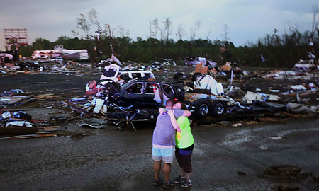 Autoridades informaron que hasta los momentos llevan contabilizados unos 18 fallecidos por los fuertes tornados que han azotado varias ciudades de EE.UU. AFP