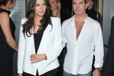Simon Cowell se convirtió en padre por primera vez el pasado mes de febrero junto a su novia Lauren Silverman. No planea disminuir su ritmo de trabajo porque considera que desde que nació su hijo es más creativo