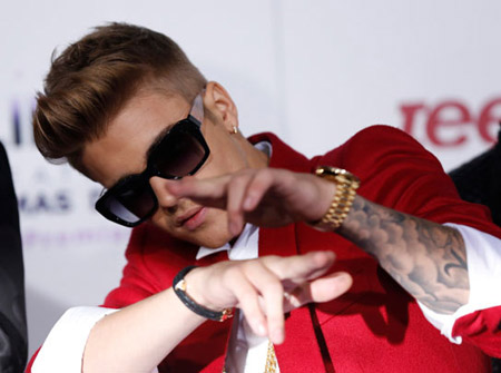 La policía de Los Ángeles investiga la acusación realizada contra Justin Bieber por intento de robo de un teléfono móvil ARCHIVO