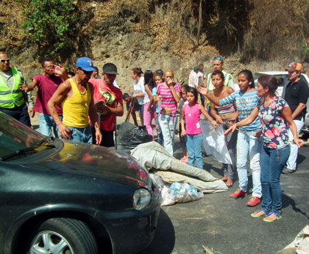 200 familias se ven afectadas por la falta del vital líquido, teniendo que buscar agua en camiones cisternas