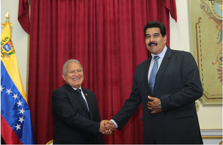 Los mandatarios de Venezuela, Nicolás Maduro, y de El Salvador, Salvador Sánchez Cerén, se dirigieron al Palacio de Miraflores