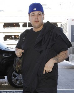 Rob Kardashian reaparece con varios kilos de más