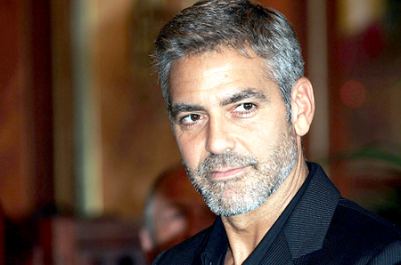 George Clooney podría ser multado debido a que su prometida, la abogada Amal Alamuddin, no declaró su anillo de compromiso.