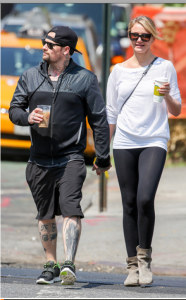 Cameron Díaz y Benji Madden confirmaron haberse convertido en más que amigos, al salir agarrados de la mano mientras tomaban un café juntos