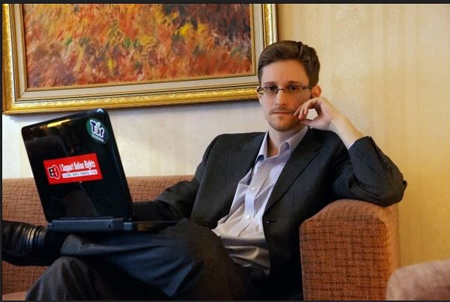 Snowden llegaba a Moscú huyendo de la Justicia de Estados Unidos, una escala que debía ser breve en su camino a Latinoamérica