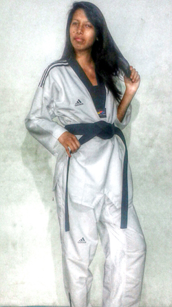 Henyerlin Vera, ganadora de medalla de oro en la primera Válida Nacional Absoluta de Taekwondo