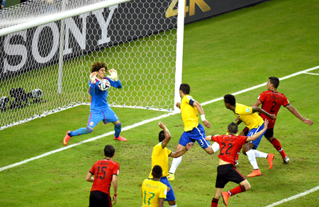 Ochoa estuvo sencillamente espectacular en el juego contra Brasil