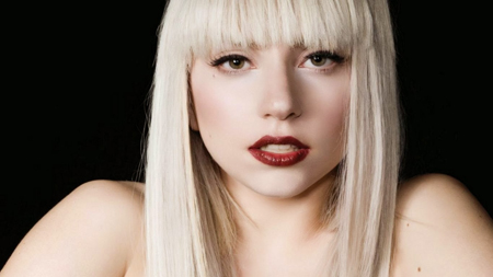 Gaga ha tenido que usar las redes sociales para anunciar la triste noticia, sobre todo para los miles de fans que la esperaban