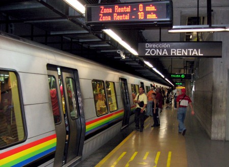 Pedigueños en el metro de Los Teques