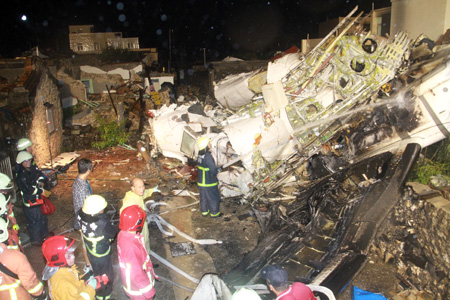 Al menos 47 personas han muerto y 11 han resultado heridas después de que un avión de pasajeros realizara un aterrizaje de emergencia en la isla de Taiwán AFP