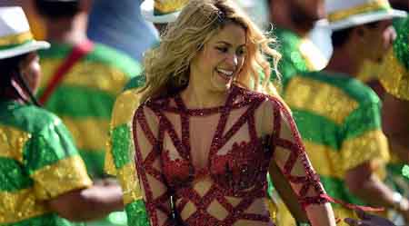 Shakira hizo irrupción en el escenario y encendió los ánimos de los presentes en El Maracana