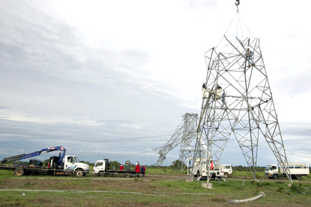 El ministro para la Energía Eléctrica, Jesse Chacón, inspeccionó este lunes la Línea El Furrial – Palital ubicada en el estado Monagas