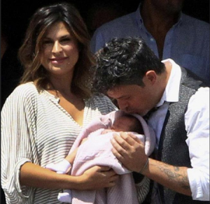 El cantante español Alejandro Sanz y su mujer, Raquel Perera, presentaron de forma oficial a su hija Alma, su segundo hijo en común