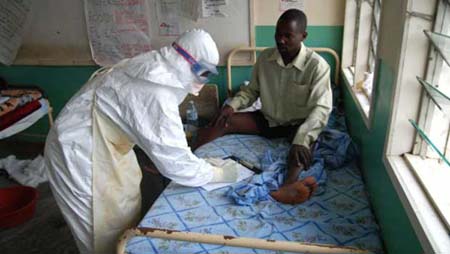Liberia localizó a veinte enfermos de ébola que huyeron hace tres días de un centro de cuarentena ARCHIVO