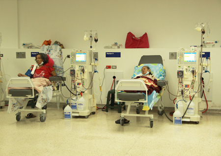 Las autoridades del Hospital Victorino Santaella (HVS) celebraron ayer el tercer aniversario. A la fecha la unidad recibe 23 pacientes que se ven tres veces por semana.