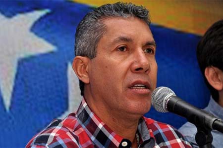 El gobernador de Lara, Henri Falcón, estima que la situación del país exige que el ejecutivo y la oposición se sienten a dialogar y sellen un acuerdo nacional