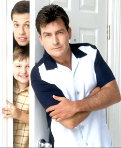 Charlie Sheen podría regresar a “Two and a Half Men” para la temporada final